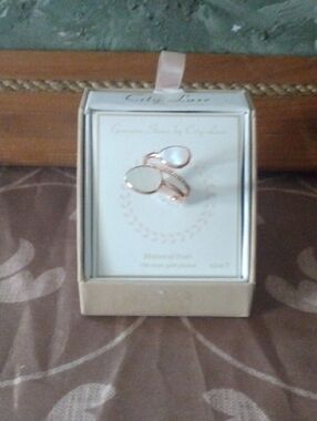 City Luxe  Rose Gold Open Ring with Mother Of Pearl 18k Rose Gold Plated Size 7